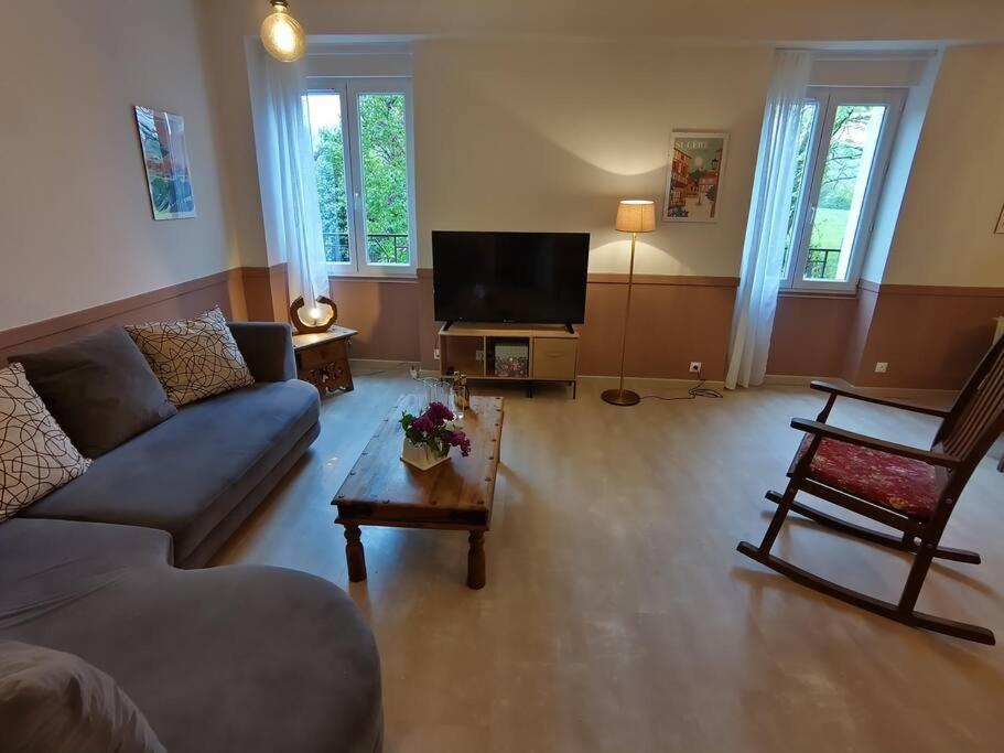 Grand Appartement Avec Jardin Bretenoux Extérieur photo