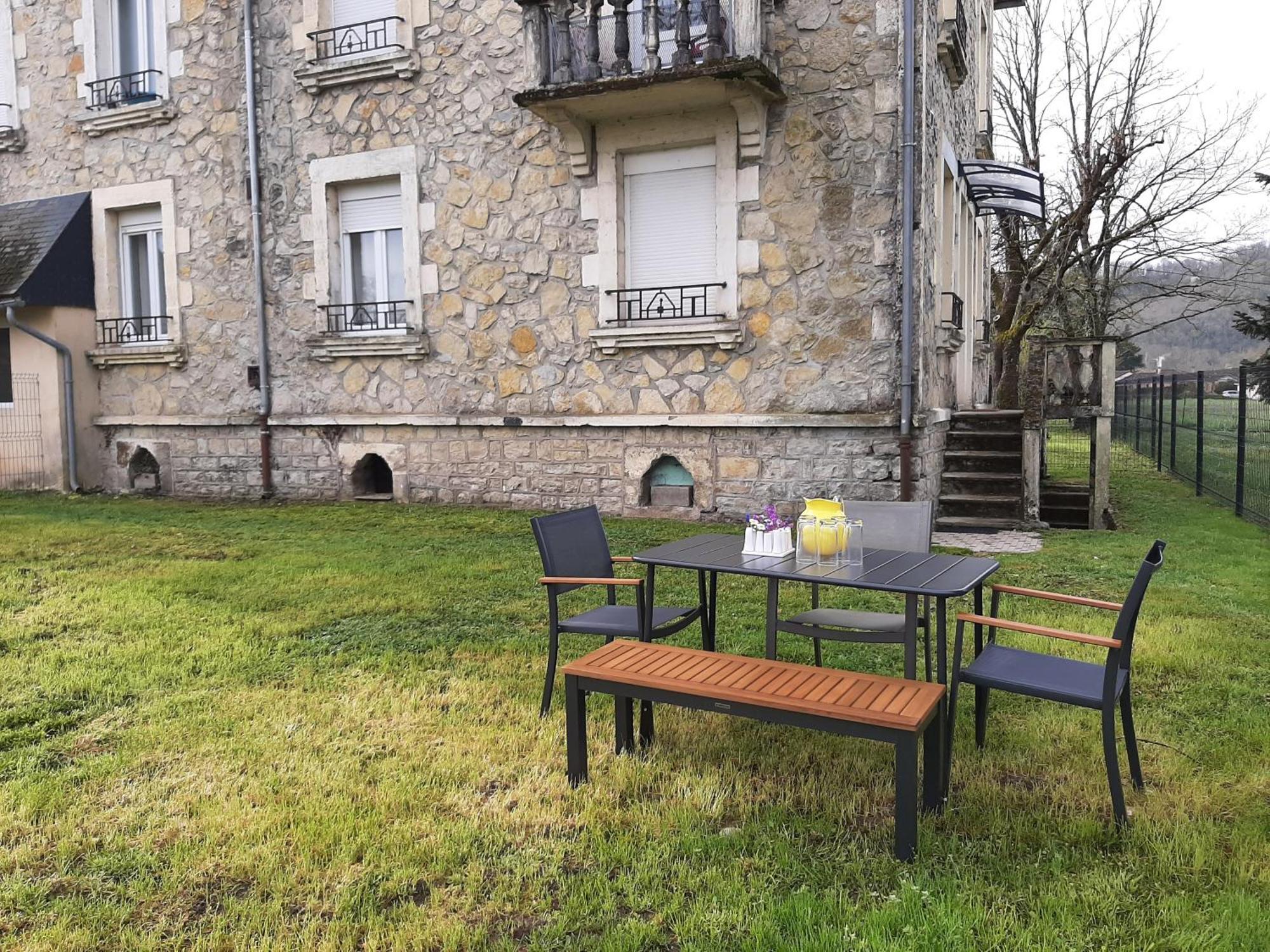 Grand Appartement Avec Jardin Bretenoux Extérieur photo